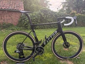 Używany Factor OSTRO VAM - SRAM Red 2024 2024 Road & Gravel