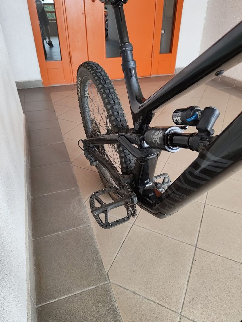 Used Canyon Torque Mullet CF 8 2024 2024 Mountainbike, Black, 29, 27.5 — image 13 of 14