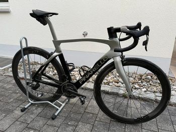 Brugt Pinarello DOGMA F RED ETAP AXS Rim 2022 2022 Road & Gravel