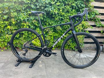 Used Giant Revolt Shimano GRX 2022 Road & Gravel, Black — image 2 of 5