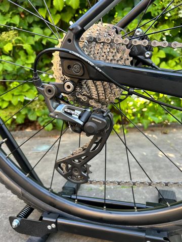Used Giant Revolt Shimano GRX 2022 Road & Gravel, Black — image 3 of 5