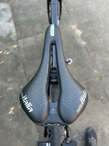 Used Giant Revolt Shimano GRX 2022 Road & Gravel, Black — image 4 of 5