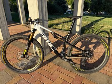 Used BMC Fourstroke 01 LTD 2023 2023 Mountainbike, White — image 2 of 17