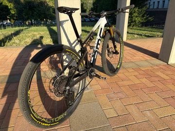 Used BMC Fourstroke 01 LTD 2023 2023 Mountainbike, White — image 5 of 17