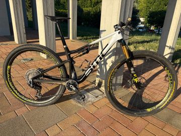 Used BMC Fourstroke 01 LTD 2023 2023 Mountainbike, White — image 1 of 17