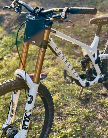 Brugt Commencal Custom SRAM Red eTap AXS 2024 MTB