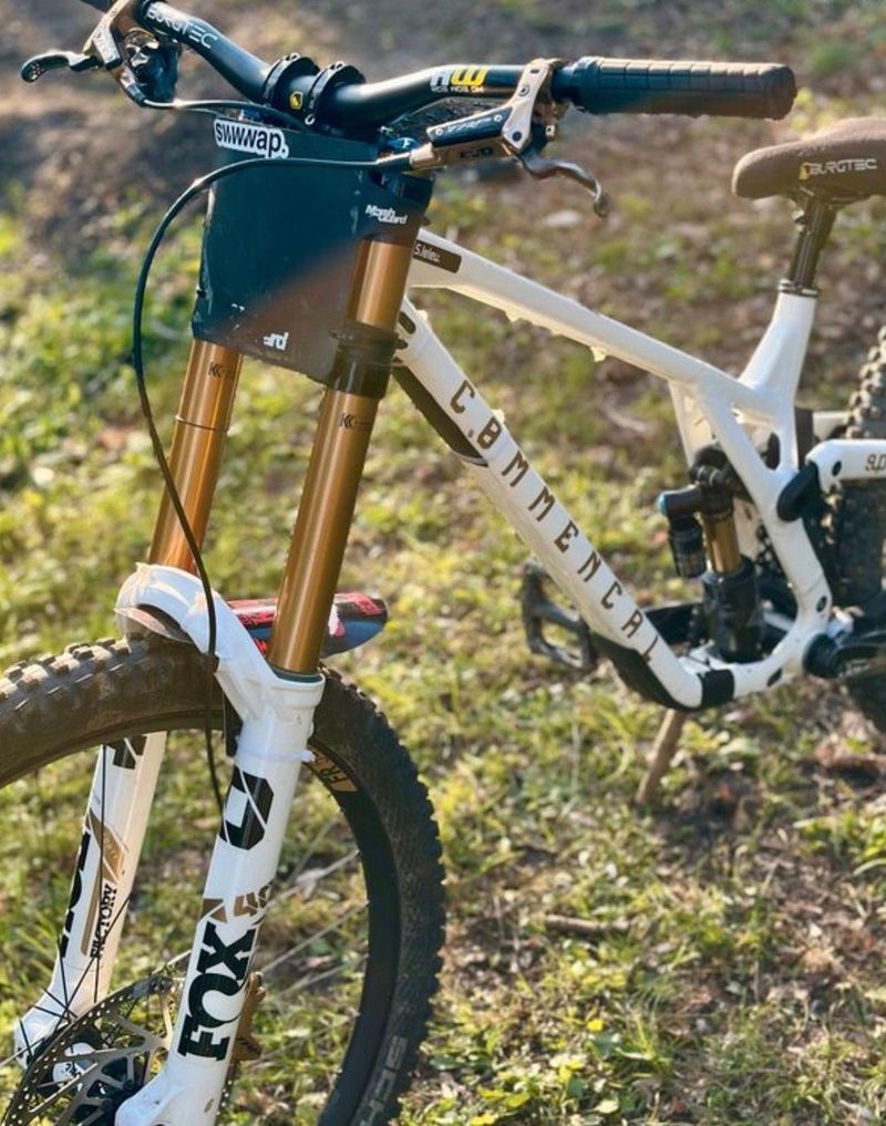 Použité Commencal Custom SRAM Red eTap AXS 2024 MTB