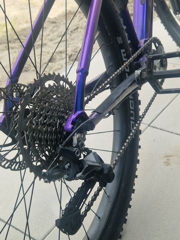 Used Trek Roscoe 6 2024 2024 Mountainbike, Purple, 27.5, 29 — image 3 of 7