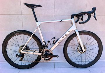 Used Canyon Ultimate CFR eTap 2023 2023 Road & Gravel, Light Gray — image 1 of 5