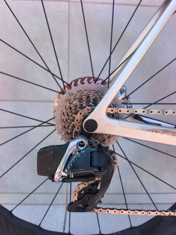 Used Canyon Ultimate CFR eTap 2023 2023 Road & Gravel, Light Gray — image 4 of 5