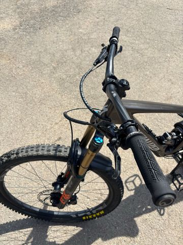 Used Specialized Enduro Comp 2025 2025 Mountainbike, Light Gray, 29 — image 8 of 9