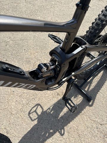 Used Specialized Enduro Comp 2025 2025 Mountainbike, Light Gray, 29 — image 7 of 9