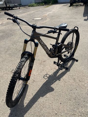 Used Specialized Enduro Comp 2025 2025 Mountainbike, Light Gray, 29 — image 1 of 9