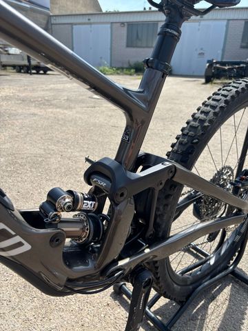 Used Specialized Enduro Comp 2025 2025 Mountainbike, Light Gray, 29 — image 5 of 9