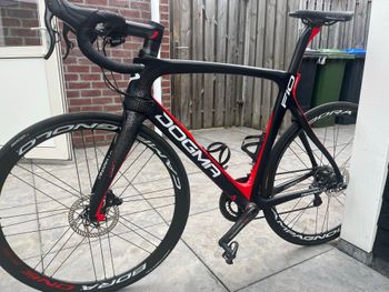Pinarello Dogma Campagnolo Record EPS 2019 Road & Gravel usato, Rosso — immagine 2 di 7