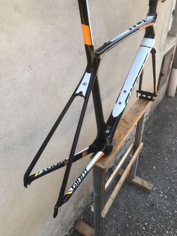 Použité Giant TCR Advanced SL 1 2017 Frameset 2017 Road & Gravel — obrázek 6 z 10