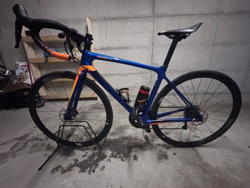 Giant TCR Advanced Pro 0 Disc 2018 2018 Road & Gravel usato, Blu — immagine 2 di 5