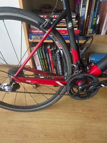 Used BMC Teammachine SRAM Force 2017 Road & Gravel, Red — image 2 of 3