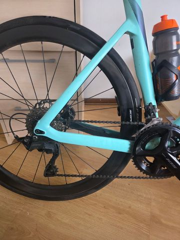 Brugt Bianchi Oltre Shimano 105 2024 Road & Gravel — billede 3 af 4