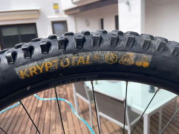 Używany Marin Alpine Trail Carbon 2 2024 2024 Mountainbike — zdjęcie 9 z 11
