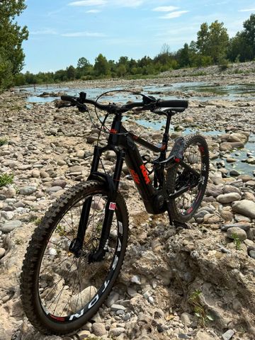 KTM Macina Kapoho LTD 2020 2020 Mountainbike usato, Nero — immagine 2 di 8