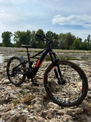 KTM Macina Kapoho LTD 2020 2020 Mountainbike usato, Nero — immagine 1 di 8