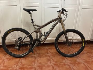 Used Specialized M5 FSR 2009 Mountainbike, Light Gray — image 1 of 12