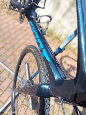 Used Giant Revolt Advanced 2 2024 2024 Road & Gravel, Blue — image 5 of 11