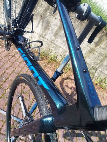 Used Giant Revolt Advanced 2 2024 2024 Road & Gravel, Blue — image 8 of 11