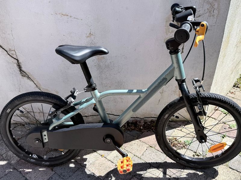 Used DECATHLON Custom 2025 Kids & Youth