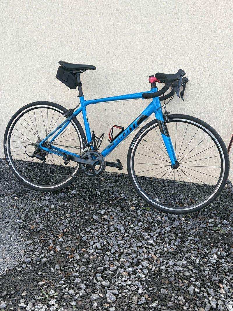 Używany Giant Contend 1 2019 2019 Road & Gravel