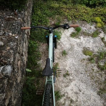 Used Commencal CLASH ESSENTIAL 2022 2022 Mountainbike, Green, 27.5 — image 1 of 4