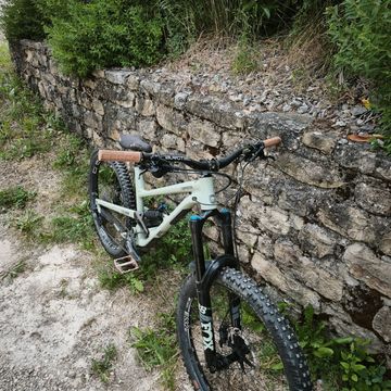 Used Commencal CLASH ESSENTIAL 2022 2022 Mountainbike, Green, 27.5 — image 3 of 4