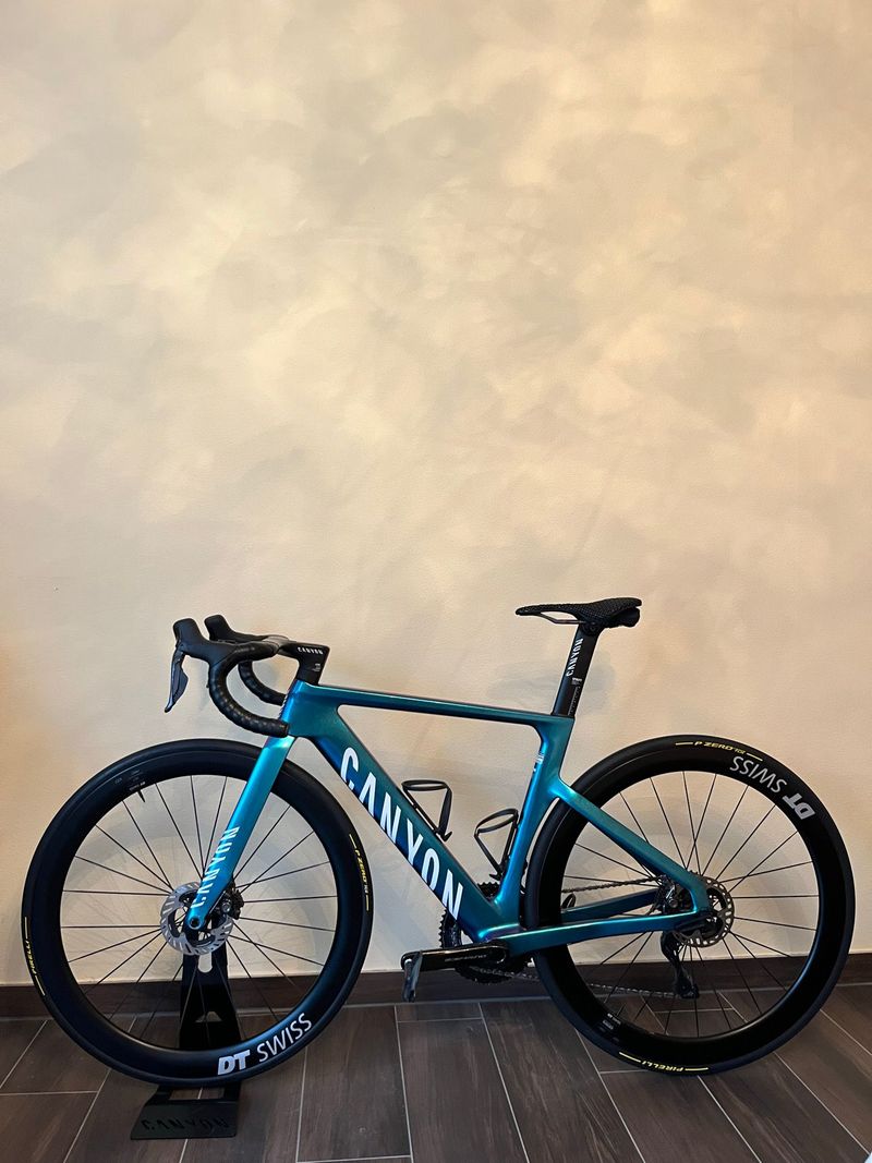 Używany Canyon Aeroad CFR Di2 2025 2025 Road & Gravel — zdjęcie 1 z 11