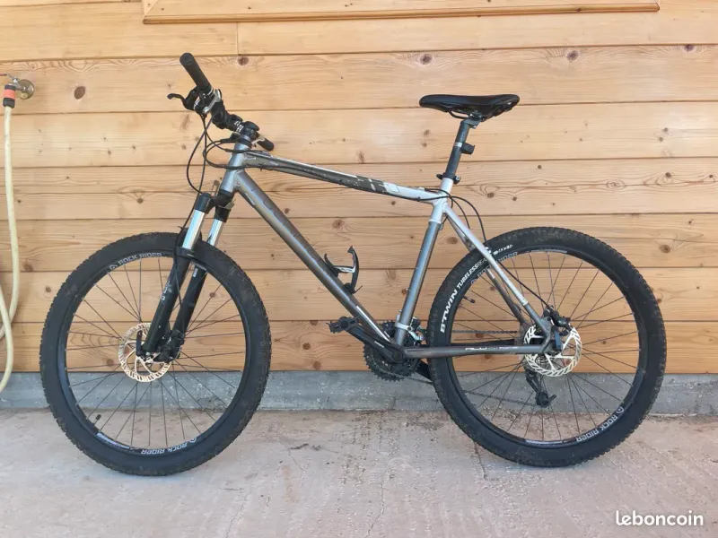 DECATHLON VTT Rockrider 8.1 2020 MTB d'occasion
