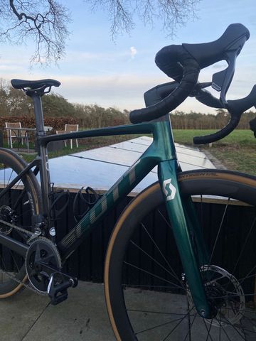 Used Scott Addict 20 2022 2022 Road & Gravel, Green — image 2 of 5