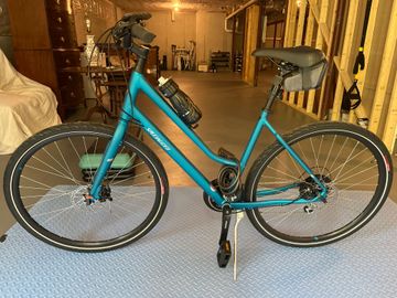 Used Specialized Crossroads 2.0 Step-Through 2020 2020 Urban, Blue — image 2 of 4