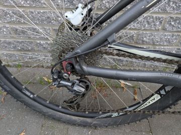 Used CUBE Analog Shimano Deore 2016 Mountainbike, Light Gray — image 3 of 5