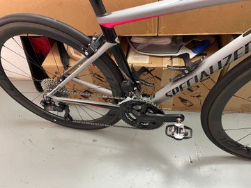 Used Specialized Tarmac Shimano 105 Di2 2019 Road & Gravel, Light Gray — image 2 of 6