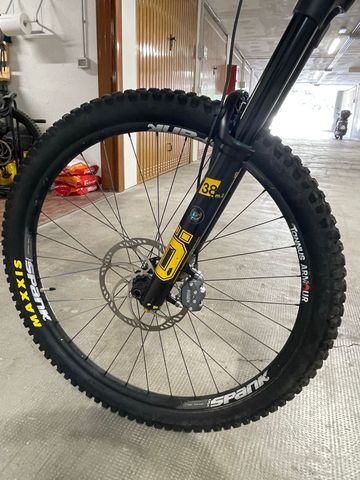 Brugt Trek Slash 8 Gen 6 2024 2024 Mountainbike — billede 5 af 13