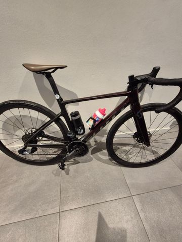 Scott Addict RC 10 2023 2023 Road & Gravel usato, Rosso — immagine 3 di 4