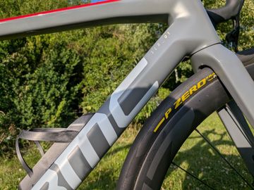 BMC Teammachine SRAM Red eTap AXS 2023 Road & Gravel usato, Grigio chiaro — immagine 18 di 25