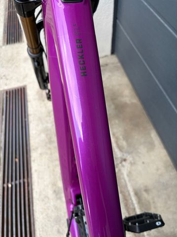 Used Santa Cruz Heckler SRAM GX 2024 Mountainbike, Purple, Mixed — image 15 of 24