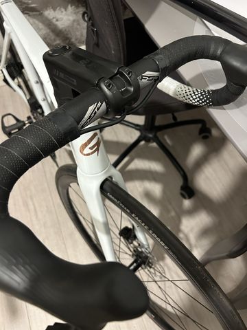 Gusto Custom Shimano 105 2025 Road & Gravel d'occasion — image 5 sur 7