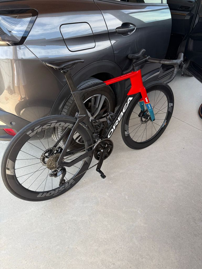 Brugt Orbea orca Aero Custom Shimano 105 Di2 2024 Road & Gravel — billede 2 af 3