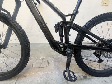 Trek Fuel EXe 9.8 2023 2023 Mountainbike usato, Nero — immagine 8 di 17
