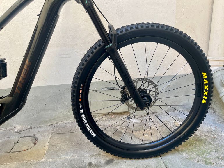 Brugt Trek Fuel EXe 9.8 2023 2023 Mountainbike — billede 2 af 17