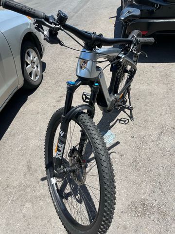 Used Porsche Custom Shimano Deore XT Di2 2023 Mountainbike, Light Gray — image 2 of 8