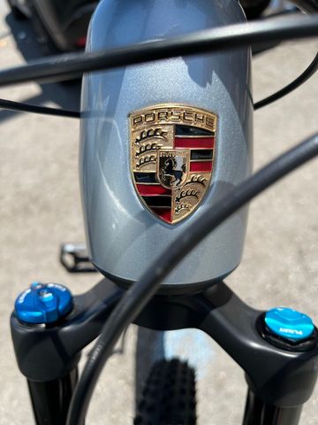 Used Porsche Custom Shimano Deore XT Di2 2023 Mountainbike, Light Gray — image 7 of 8