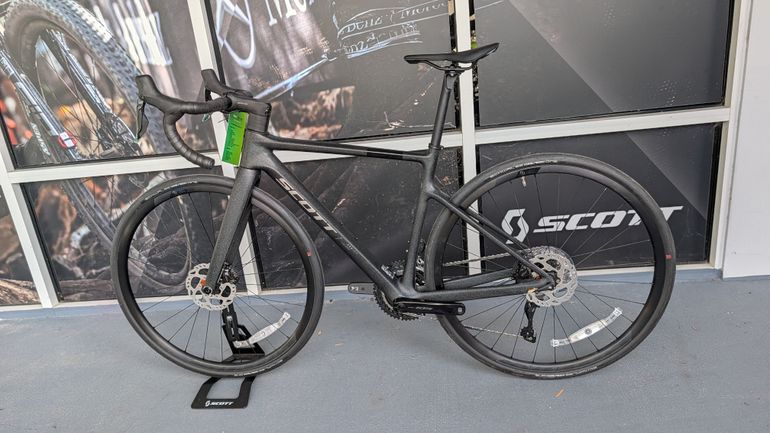 Used Scott Addict 40 2025 2025 Road & Gravel, Black — image 2 of 5